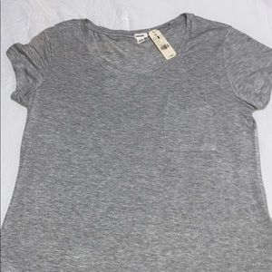 gray top w pocket
